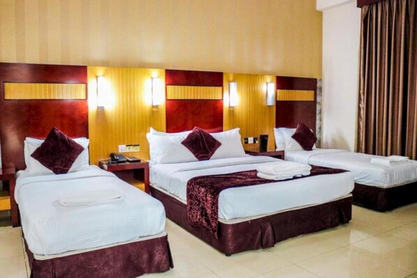 1 bedroom, desk, WiFi, bed sheets