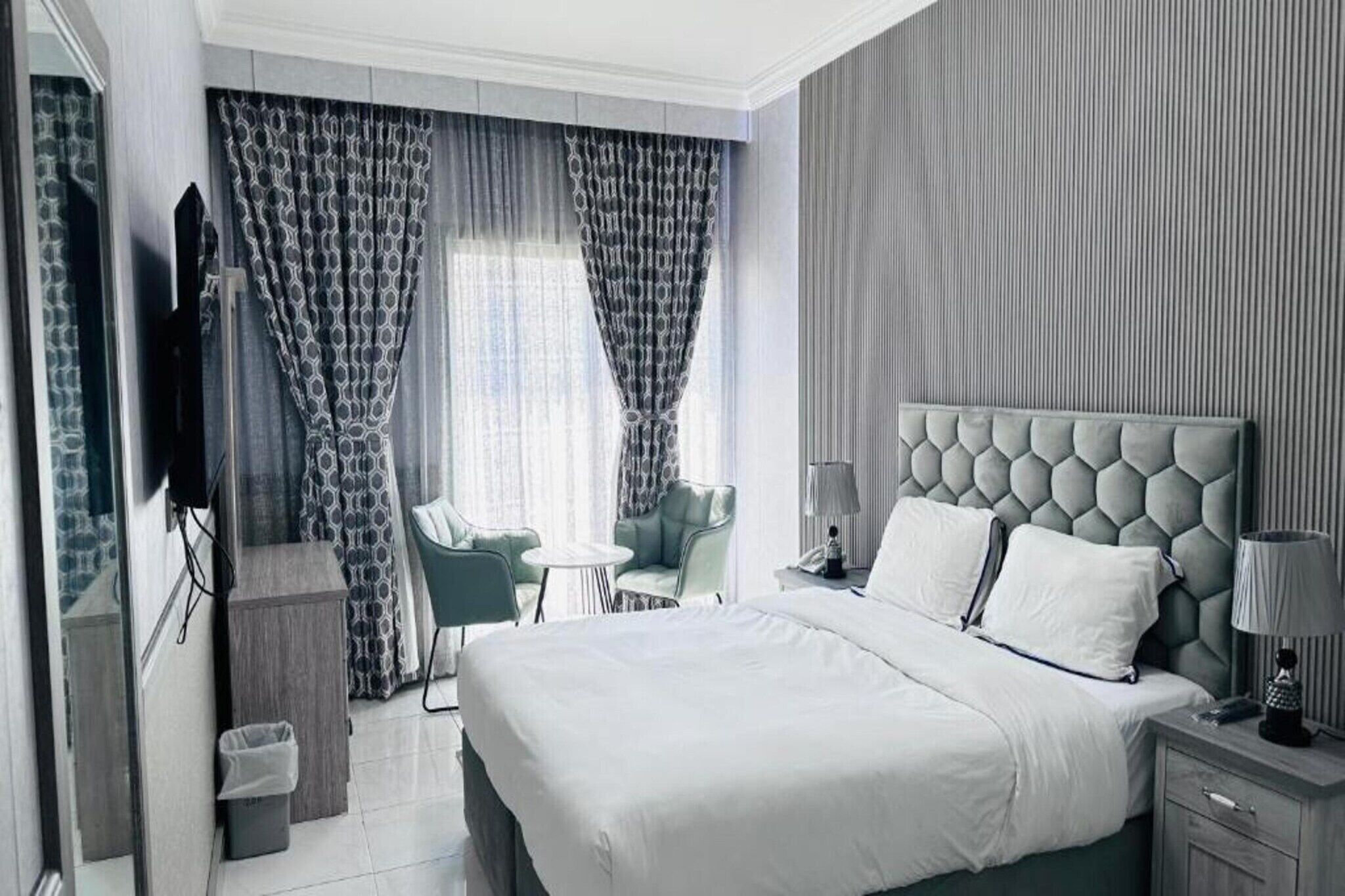 1 bedroom, desk, bed sheets