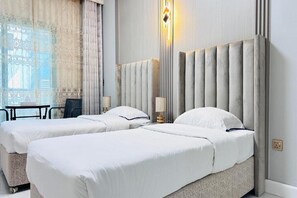 1 bedroom, desk, bed sheets