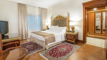 1 bedroom, desk, bed sheets