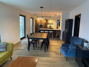 Appartement Classique, 4 chambres | Restauration