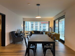 Classic Apartment, 4 Bedrooms | Dining - Apartment in Estartit With sea Beach (Nieuwpoort)