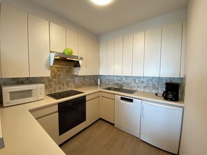 Appartement Confort, 1 chambre | Cuisine privée | Réfrigérateur, micro-ondes, four, lave-vaisselle