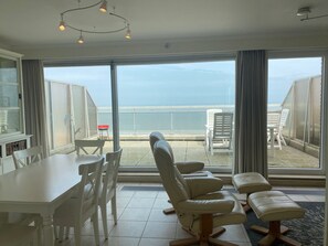 Classic Apartment, 2 Bedrooms | Living room - Apartment in Nieuwpoort With sea View (Nieuwpoort)