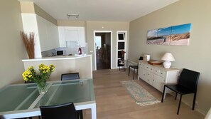 Classic Apartment, 2 Bedrooms | Dining - Apartment in Nieuwpoort With sea View (Nieuwpoort)