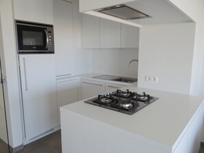 Classic Apartment, 3 Bedrooms | Private kitchen | Fridge, microwave, oven, dishwasher - Apartment in Nieuwpoort With sea View (Nieuwpoort)