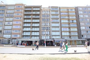 Classic Apartment, 3 Bedrooms | Exterior - Apartment in Nieuwpoort With sea View (Nieuwpoort)