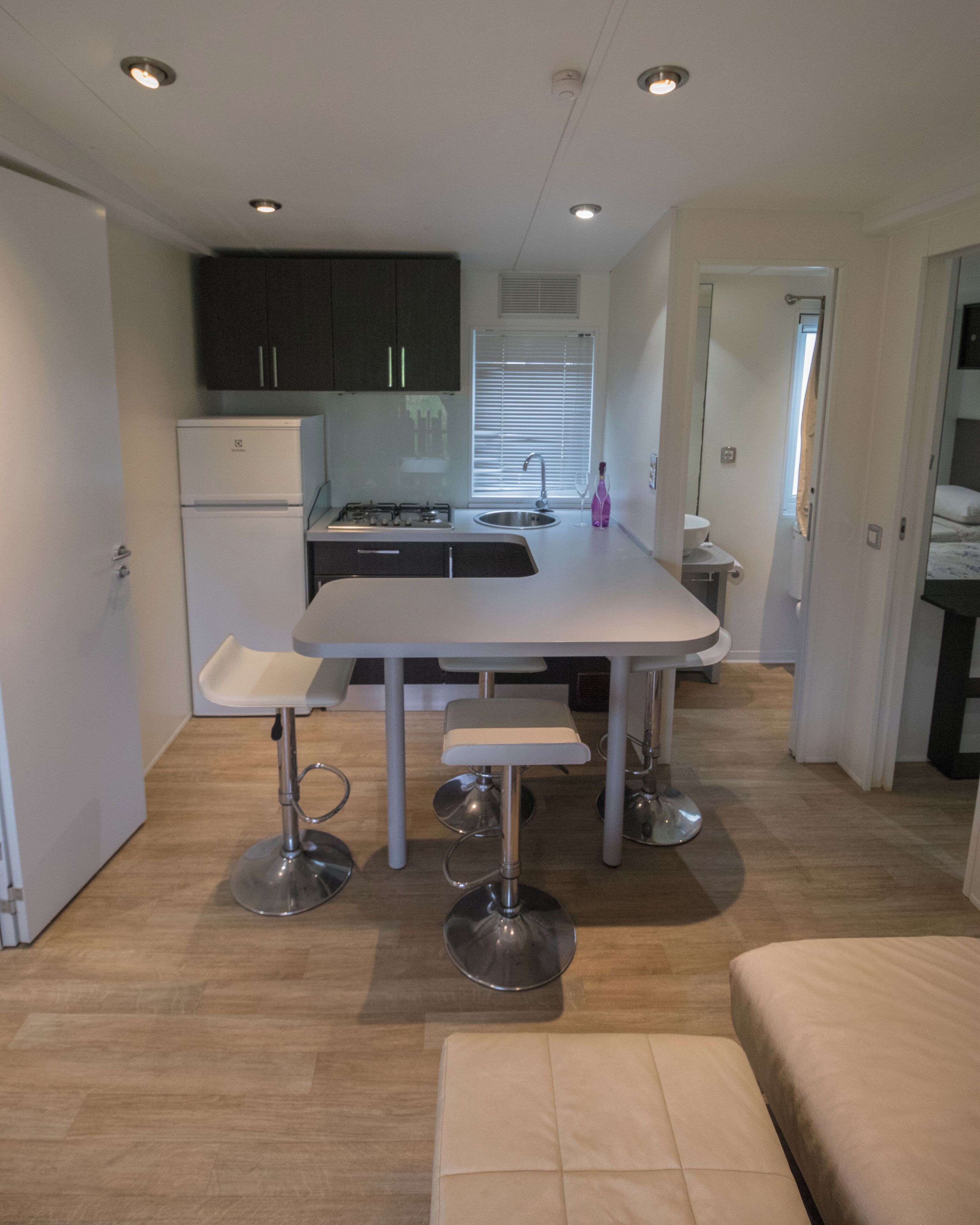 Mobile Familienunterkunft | Eigene Küche | Herdplatte, Kochgeschirr/Geschirr/Besteck