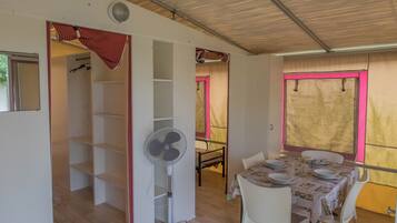 Basic Tent, Patio | Living area