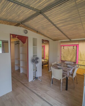 Tente, patio | Coin séjour