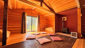 Square (T-6) - Dog Friendly | Free WiFi, bed sheets