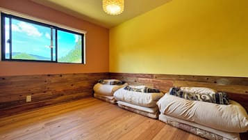 Basic Triple Room, Mountain View | Free WiFi, bed sheets