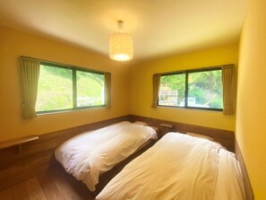 Basic Twin Room | Free WiFi, bed sheets - Noka Guest House Pole Pole  (Urugi)
