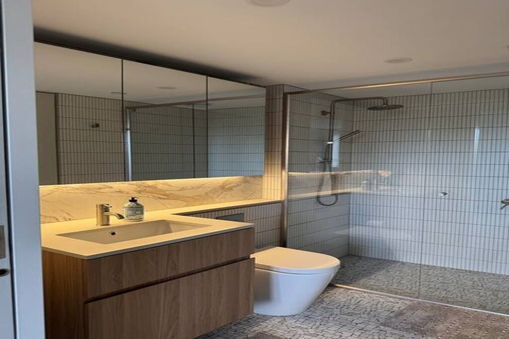Dusche, Handtücher, Seife, Toilettenpapier