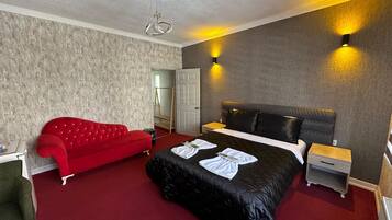 Deluxe Studio Suite, Garden View | Desk, laptop workspace, free WiFi