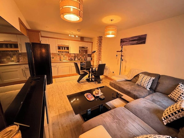 Living area - Spacious 2-bed Flat Next to Piccadilly Station (Manchester)