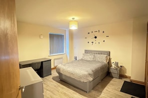 Apartment | 2 bedrooms, iron/ironing board, free WiFi, bed sheets - Spacious 2-bed Flat Next to Piccadilly Station (Manchester)