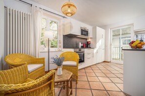 Frigorifero, forno, piano cottura, lavastoviglie