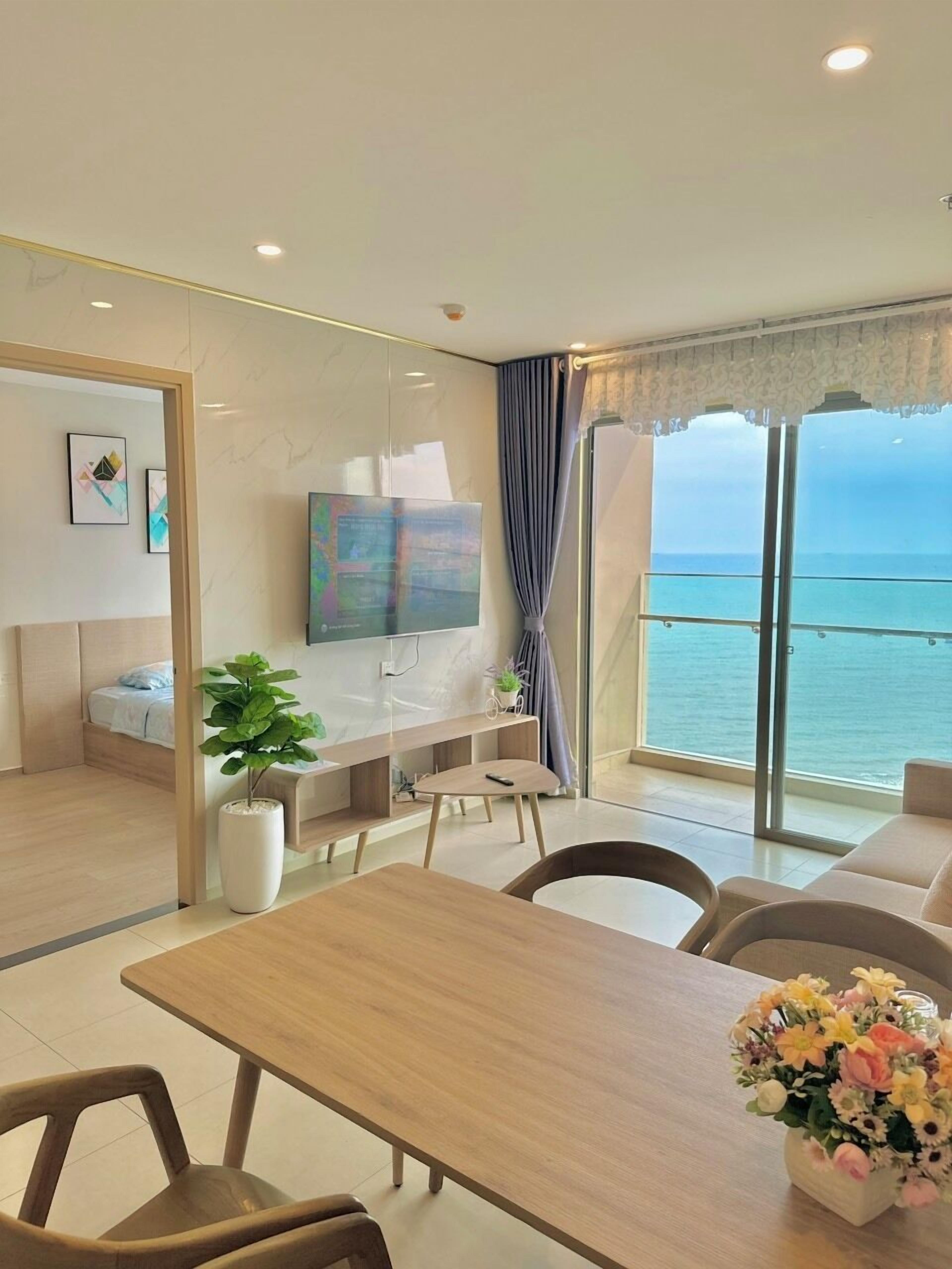 Luxury Apartment, 3 Bedrooms, Balcony, Ocean View | Living area