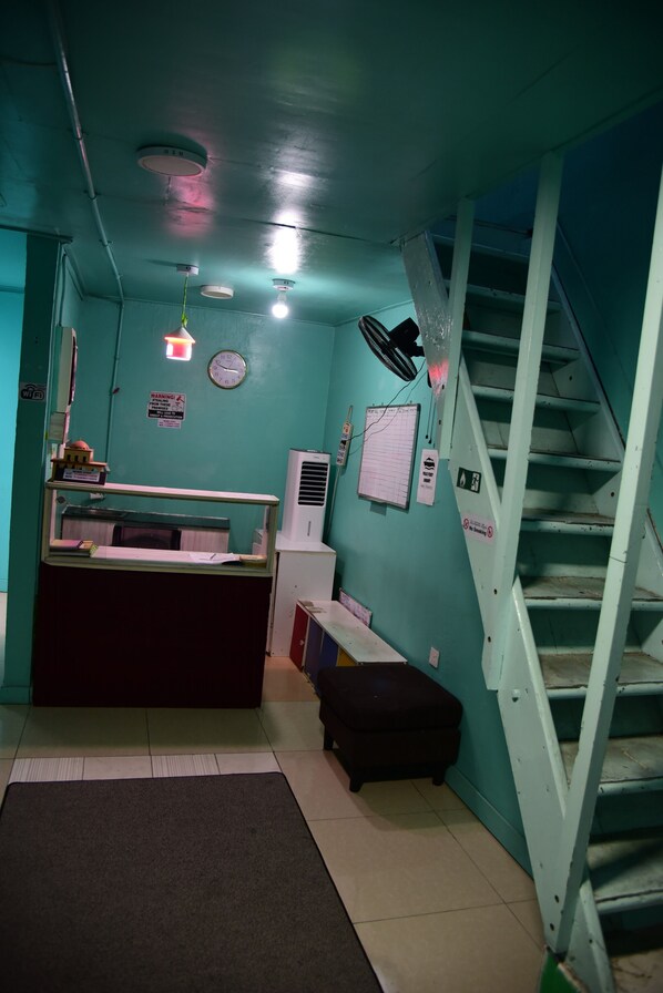 Reception - Wind Stay (Malé)