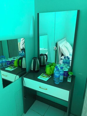 Desk, iron/ironing board, free WiFi, bed sheets - Wind Stay (Malé)
