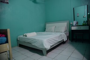 豪華三人房 | 書桌、熨斗/熨衣板、免費無線上網、床單