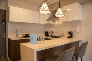 Fridge, microwave, stovetop, dishwasher