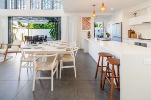 Fridge, microwave, oven, stovetop - Cotton Tree Beach House - Stylish Family Abode (Maroochydore)