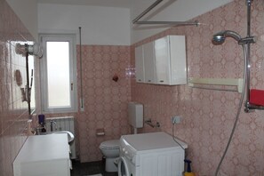 Hair dryer, bidet, towels, shampoo - Coroneo33, spacious for families (Trieste)