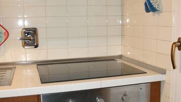 Mikrowelle, Ofen, Herdplatte, Geschirrspüler