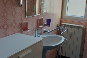 Hair dryer, bidet, towels, shampoo - Coroneo33, spacious for families (Trieste)