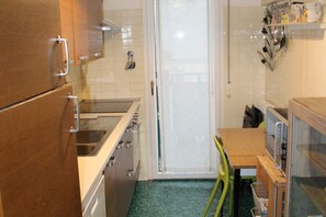 Micro-ondes, four, plaque de cuisson, lave-vaisselle