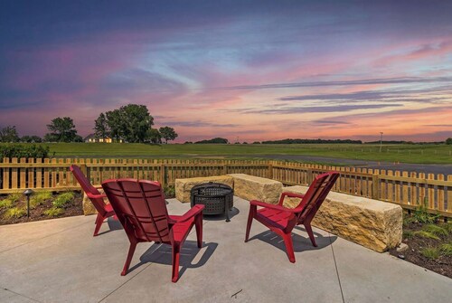 The Pilot’s Pad - Private Studio Apartment on 75 acres + airway strip + fishing pond