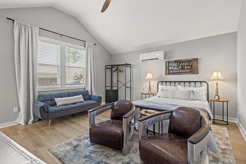 The Pilot’s Pad - Private Studio Apartment on 75 acres + airway strip + fishing pond