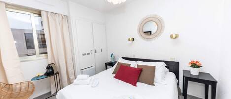 2 bedrooms, desk, free WiFi, bed sheets