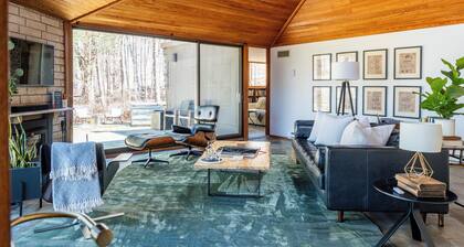 Mid-Century Seclusion: An Architectural Marvel w/ Hot Tub