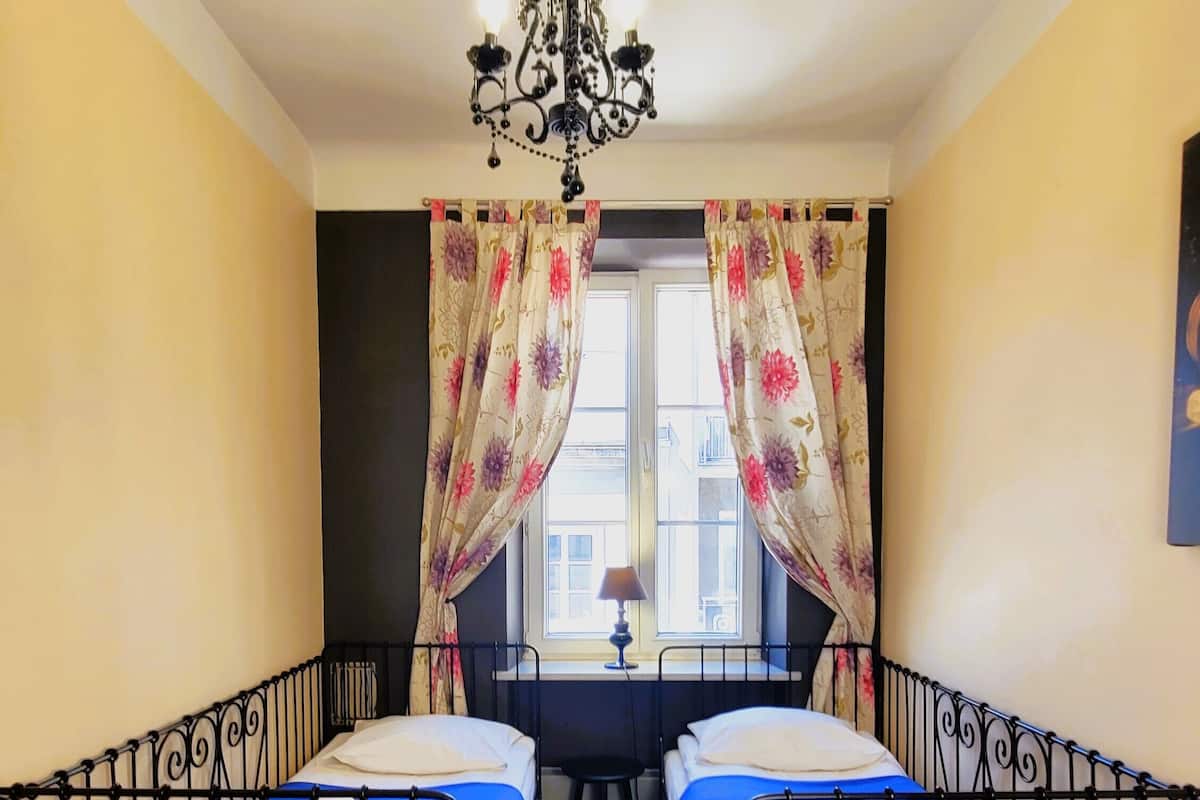 Classic Twin Room | Soundproofing, iron/ironing board (on request), WiFi (free), bed sheets