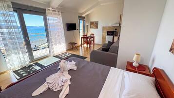 Deluxe Triple Room | Free WiFi, bed sheets