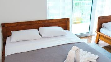 Triple Room | Free WiFi, bed sheets