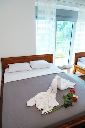 Dreibettzimmer | Kostenloses WLAN, Bettwäsche