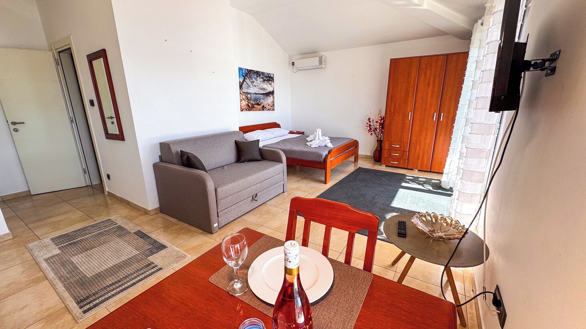 Deluxe Triple Room | Living area