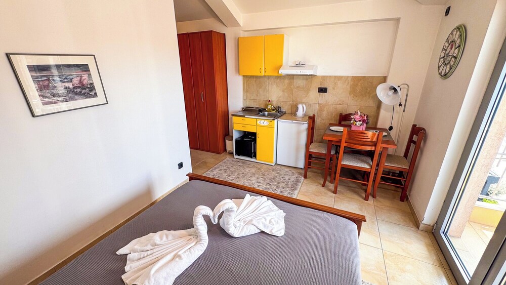 Qumi Apartments photo 2