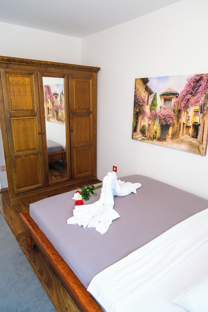 Qumi Apartments photo 8