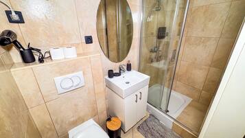 Standard Room | Bathroom | Hair dryer, towels, soap, shampoo