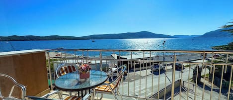 Deluxe Triple Room | Terrace/patio