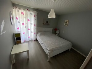 5 chambres, fer et planche à repasser, lit parapluie, Wi-Fi