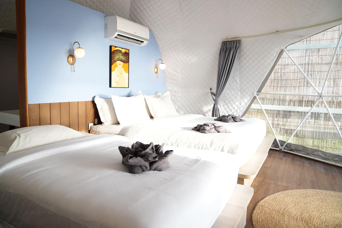 1 bedroom, minibar, desk, iron/ironing board
