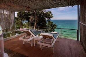 Grand kamer, privézwembad, uitzicht op zee | Uitzicht vanaf balkon