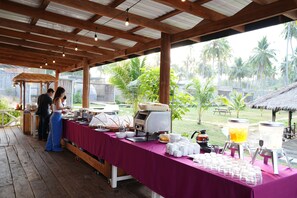Daily buffet breakfast (USD 7 per person)