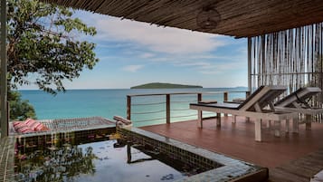 Grand kamer, privézwembad, uitzicht op zee | Privézwembad